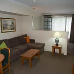 Bond 215 Self-Catering