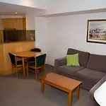 Bond 215 Self-Catering
