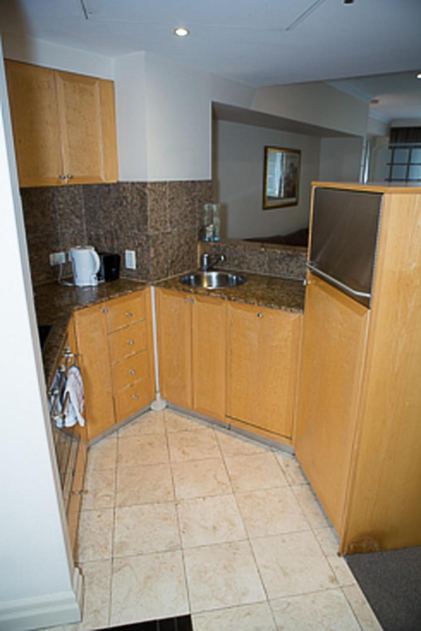 Bond 215 Self-catering *